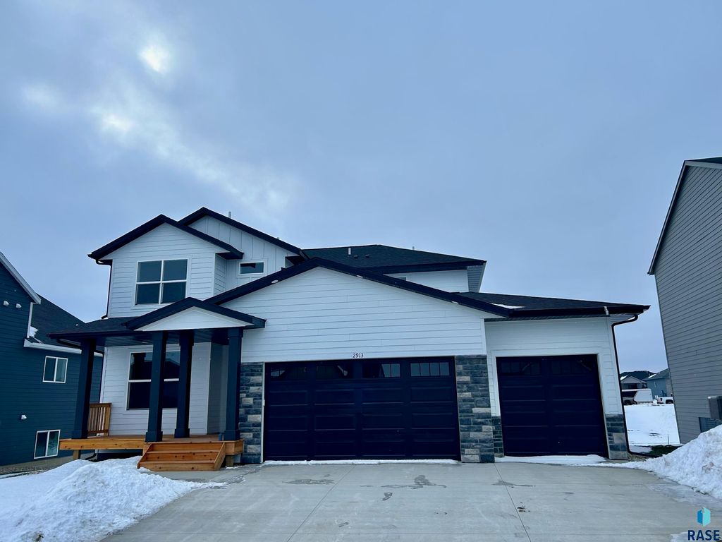 2913 S Copper Creek Ave Avenue, Sioux Falls, SD 57110