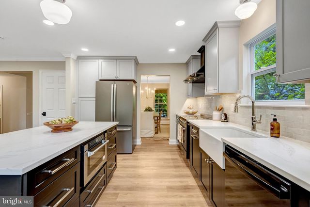 7373 SILVER PINE DR, Springfield, VA 22153