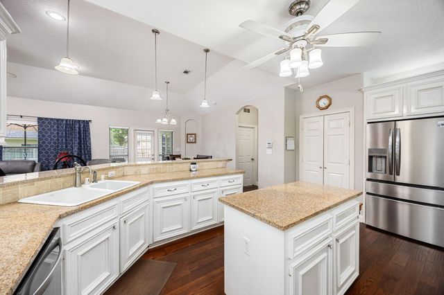 3803 Autumn Wood, Montgomery, TX 77356