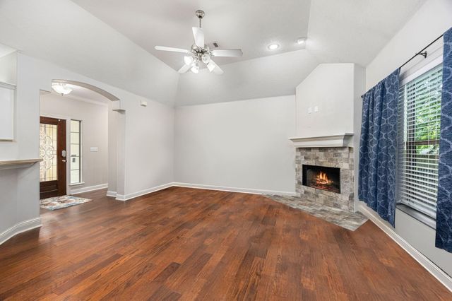 3803 Autumn Wood, Montgomery, TX 77356