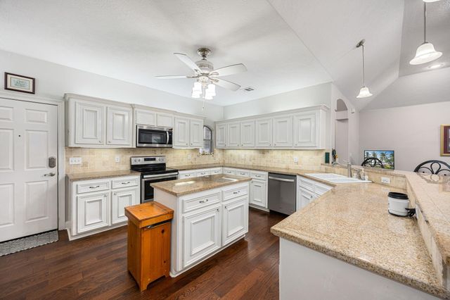 3803 Autumn Wood, Montgomery, TX 77356