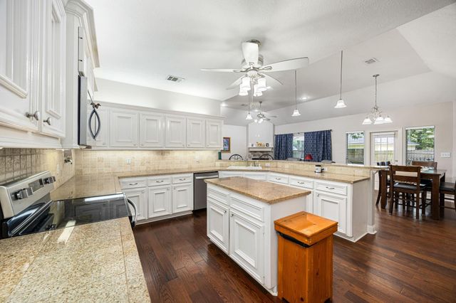 3803 Autumn Wood, Montgomery, TX 77356