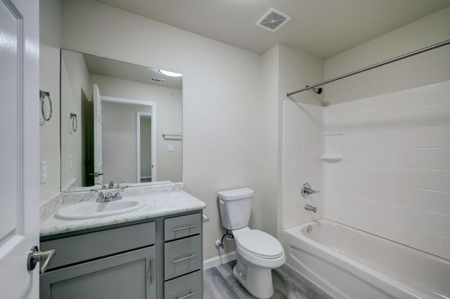 155 Plez Morgan Drive 8C, Montgomery, TX 77356