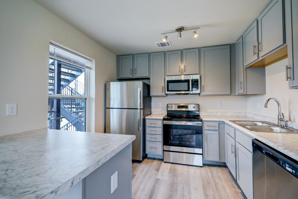 155 Plez Morgan Drive 8C, Montgomery, TX 77356