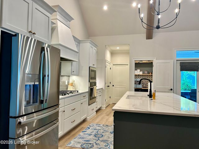 228 Maple Valley Rd, Louisville, KY 40245
