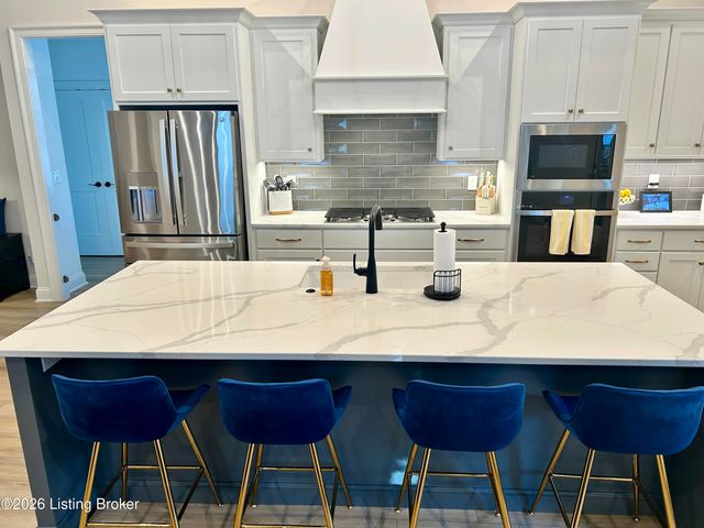 228 Maple Valley Rd, Louisville, KY 40245