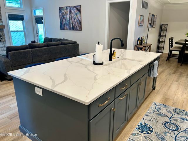 228 Maple Valley Rd, Louisville, KY 40245