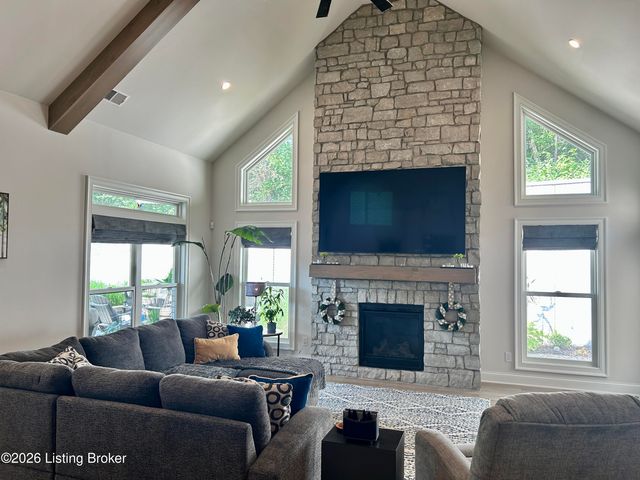 228 Maple Valley Rd, Louisville, KY 40245
