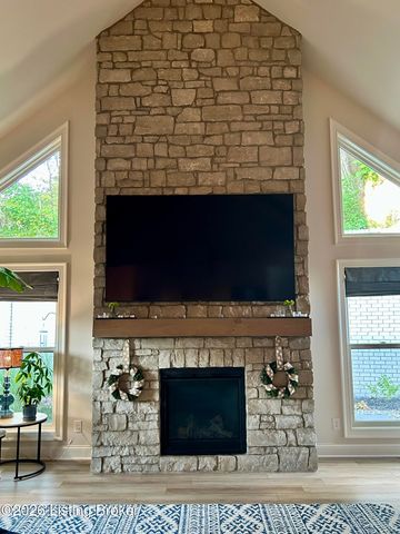 228 Maple Valley Rd, Louisville, KY 40245