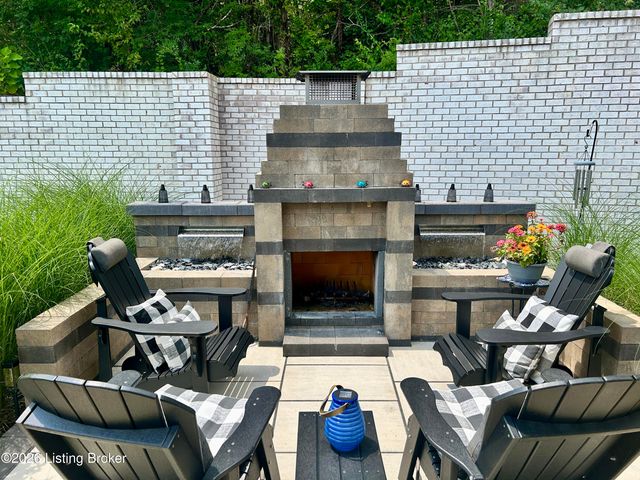 228 Maple Valley Rd, Louisville, KY 40245