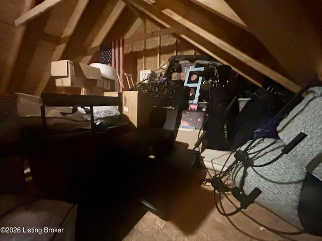 228 Maple Valley Rd, Louisville, KY 40245