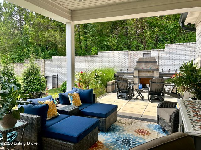 228 Maple Valley Rd, Louisville, KY 40245