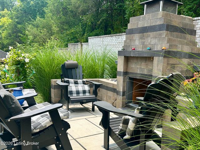 228 Maple Valley Rd, Louisville, KY 40245