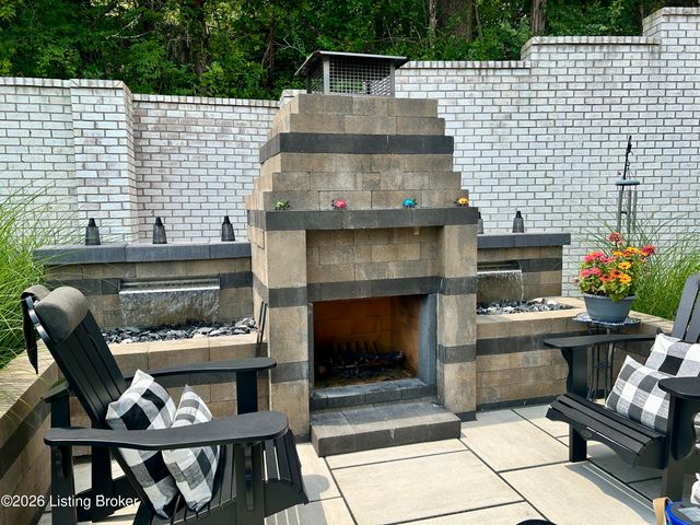 228 Maple Valley Rd, Louisville, KY 40245