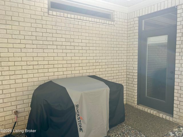 228 Maple Valley Rd, Louisville, KY 40245