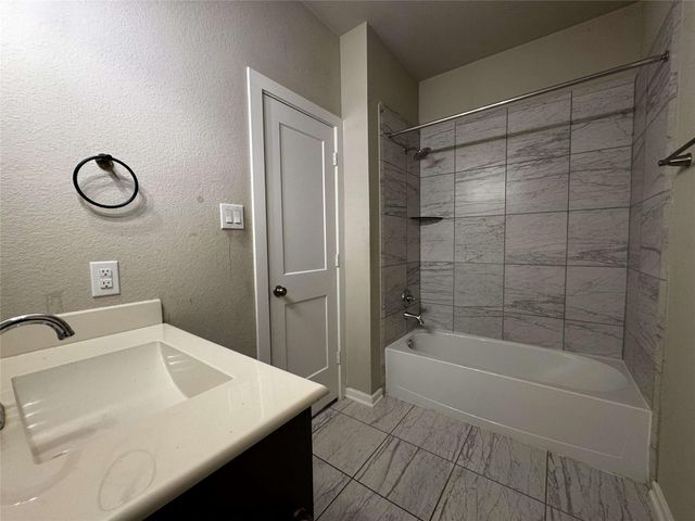 1542 Rustling Creek Drive, Missouri City, TX 77459