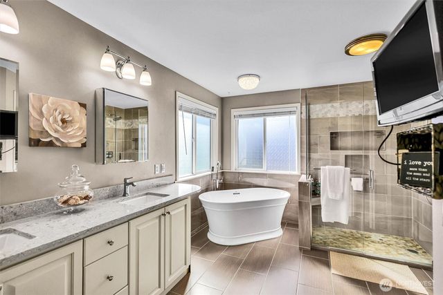 915 N Laurel Lane, Tacoma, WA 98406