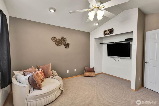915 N Laurel Lane, Tacoma, WA 98406