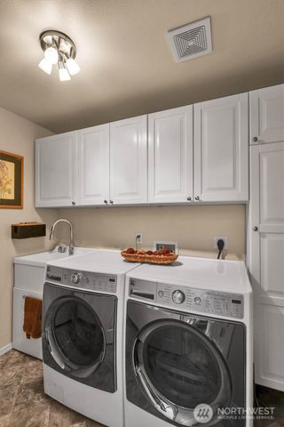 915 N Laurel Lane, Tacoma, WA 98406