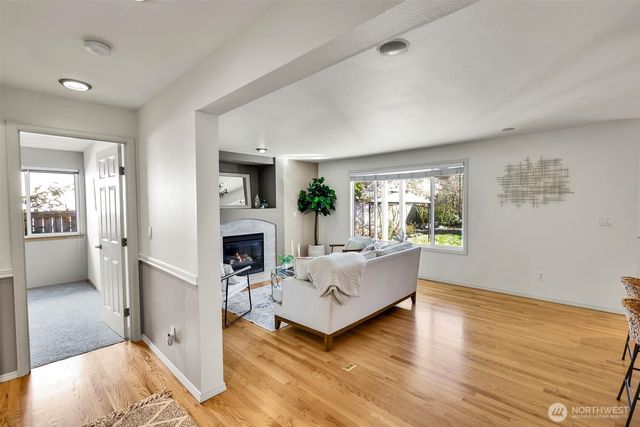 915 N Laurel Lane, Tacoma, WA 98406