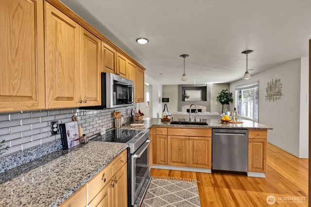 915 N Laurel Lane, Tacoma, WA 98406