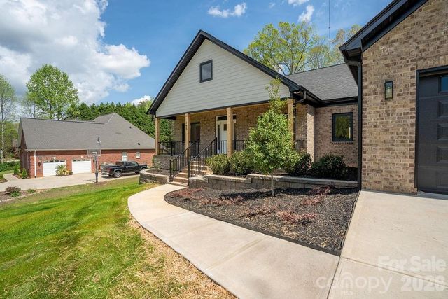 145 Creekwood Drive, Dallas, NC 28034