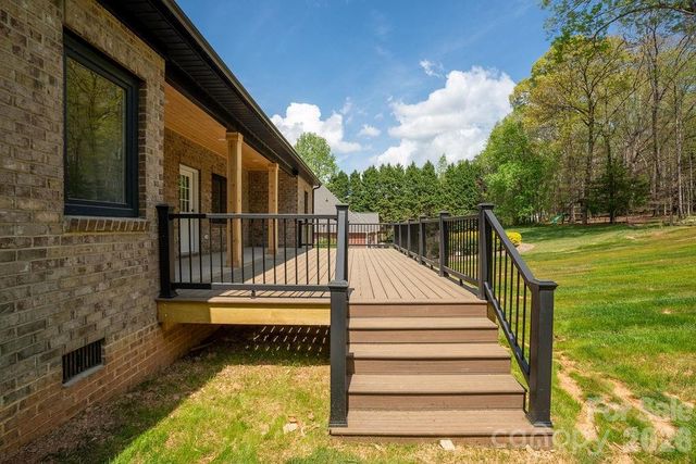 145 Creekwood Drive, Dallas, NC 28034