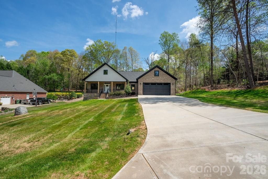 145 Creekwood Drive, Dallas, NC 28034
