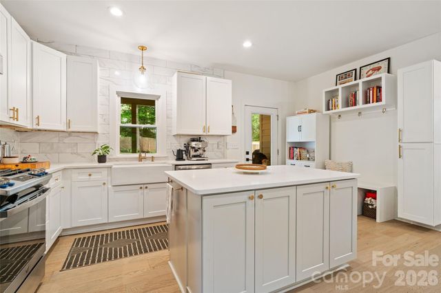 1900 Arnold Drive, Charlotte, NC 28205