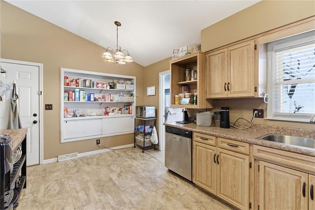 407 Glendale Road, Liberty, MO 64068