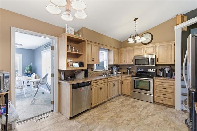 407 Glendale Road, Liberty, MO 64068