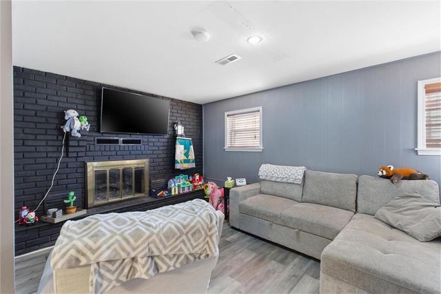 407 Glendale Road, Liberty, MO 64068