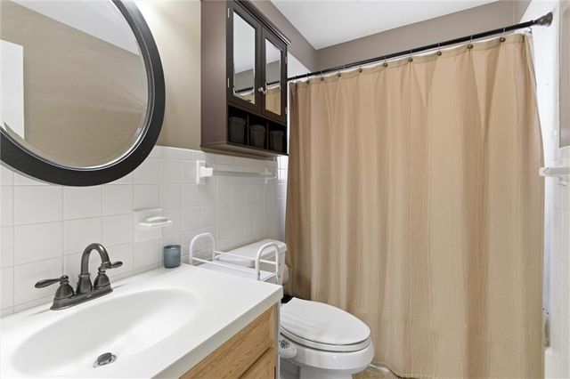 407 Glendale Road, Liberty, MO 64068