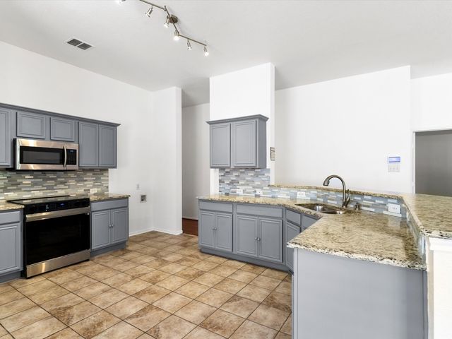 11813 Ponderosa Pine Drive, Fort Worth, TX 76244