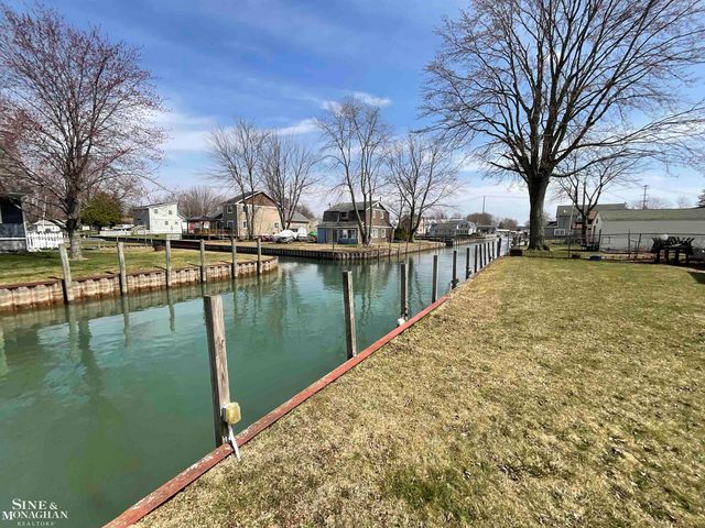 800 Ruskin Avenue, Algonac, MI 48001