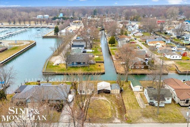 800 Ruskin Avenue, Algonac, MI 48001