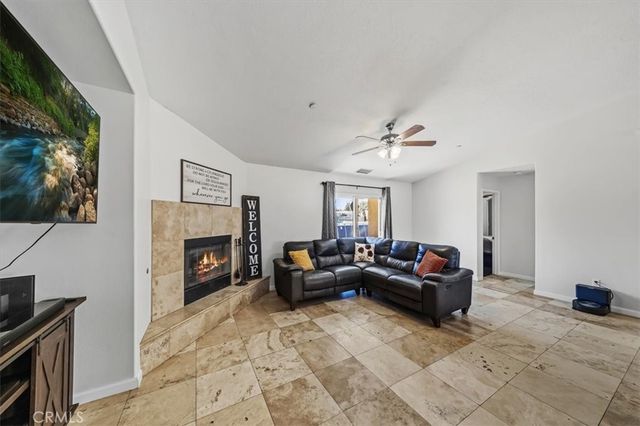 16461 Fremontia, Hesperia, CA 92345