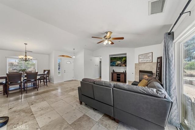 16461 Fremontia, Hesperia, CA 92345
