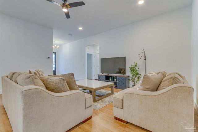 5439 Stagecoach Trl, Gulf Breeze, FL 32563