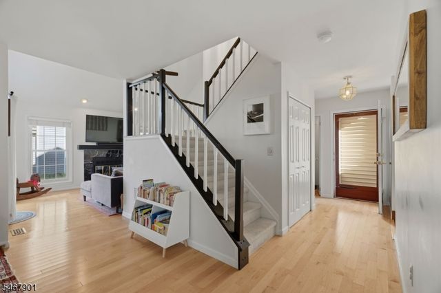 150 Dezenzo Ln, West Orange Twp., NJ 07052