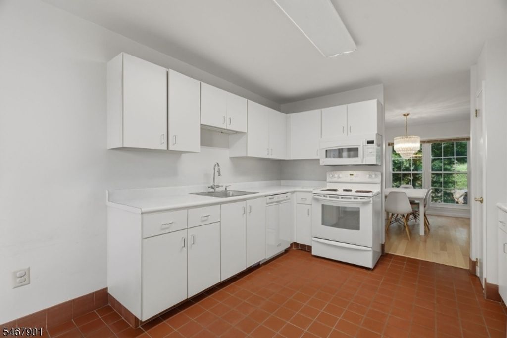 150 Dezenzo Ln, West Orange Twp., NJ 07052 — photo 4