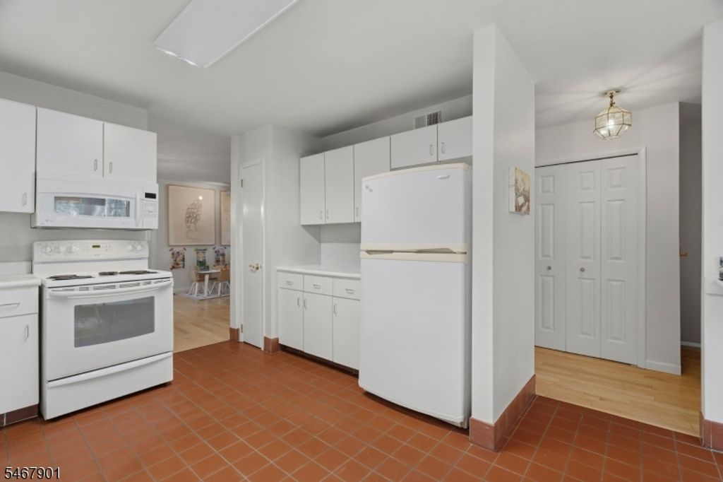 150 Dezenzo Ln, West Orange Twp., NJ 07052 — photo 5