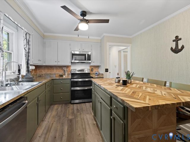 222 Homestead Dr, Colonial Heights, VA 23834