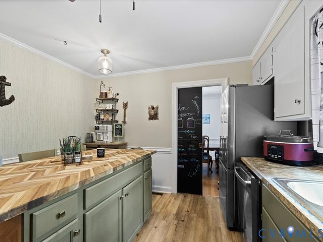 222 Homestead Dr, Colonial Heights, VA 23834