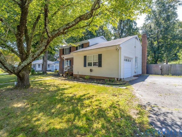 222 Homestead Dr, Colonial Heights, VA 23834