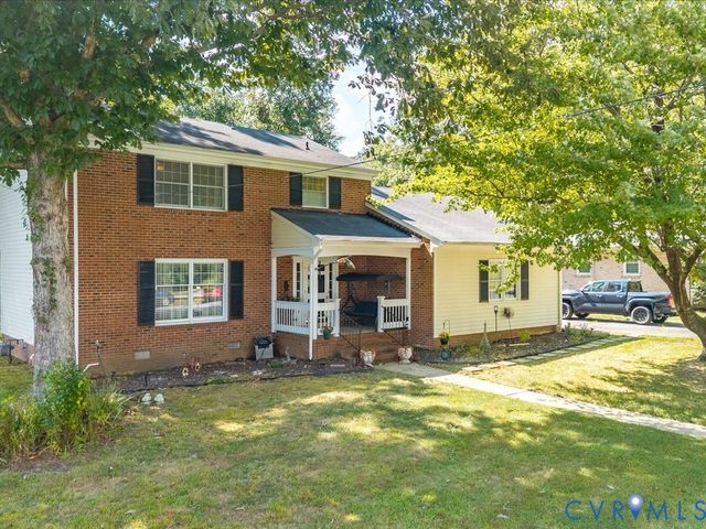 222 Homestead Dr, Colonial Heights, VA 23834