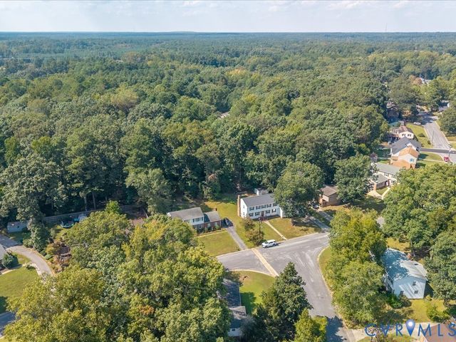 222 Homestead Dr, Colonial Heights, VA 23834