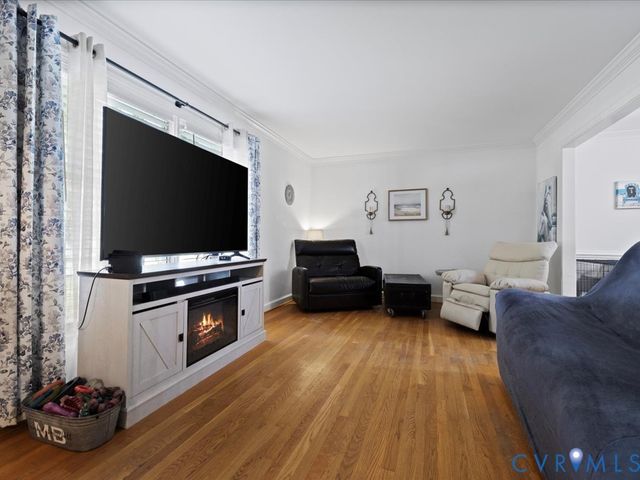 222 Homestead Dr, Colonial Heights, VA 23834