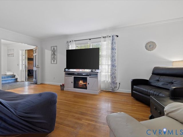 222 Homestead Dr, Colonial Heights, VA 23834