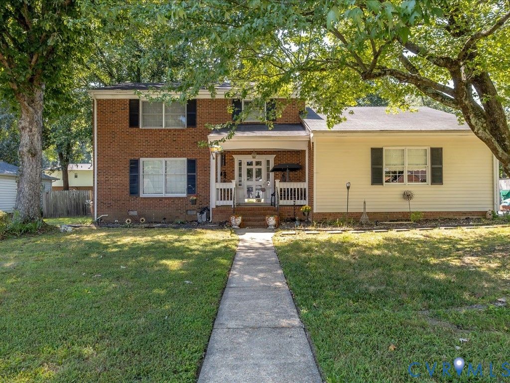 222 Homestead Dr, Colonial Heights, VA 23834